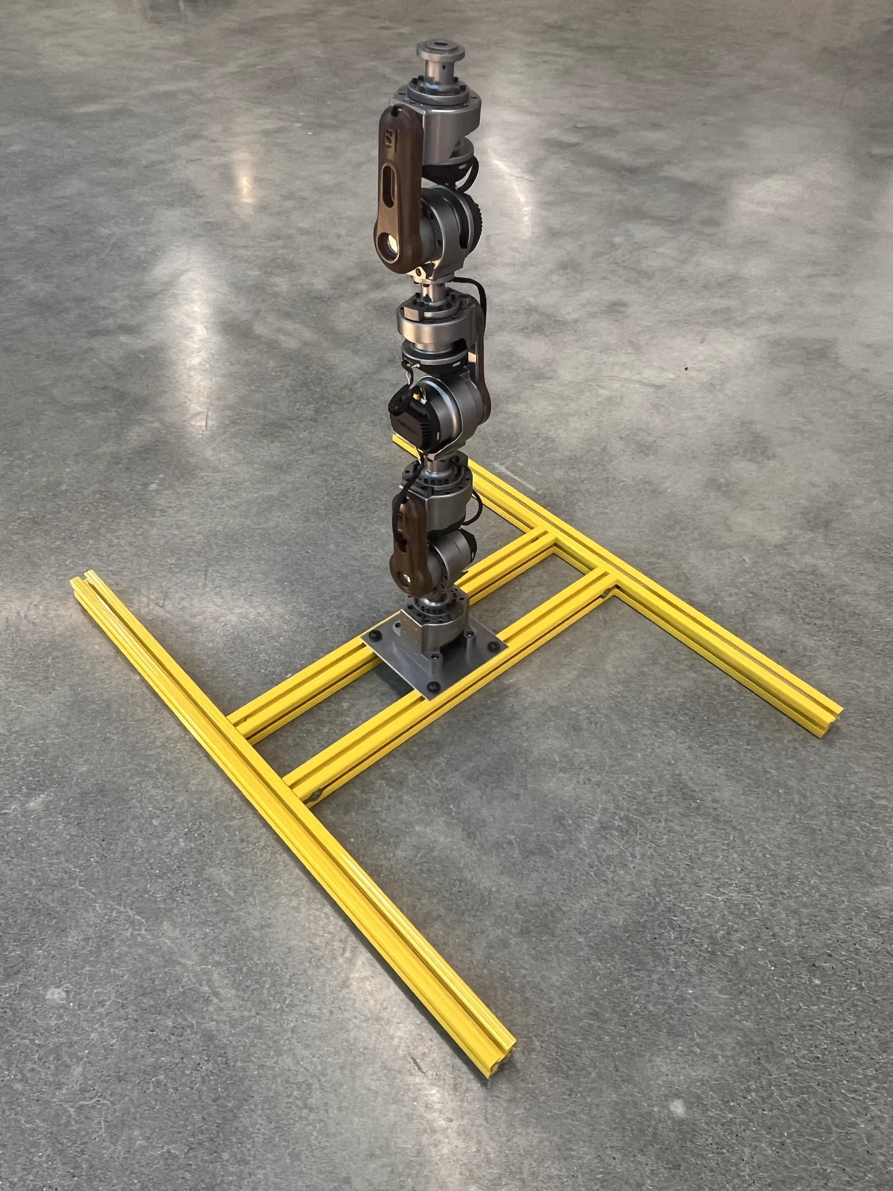 Waldorf joints assembled on yellow T-slot frame, horizontal